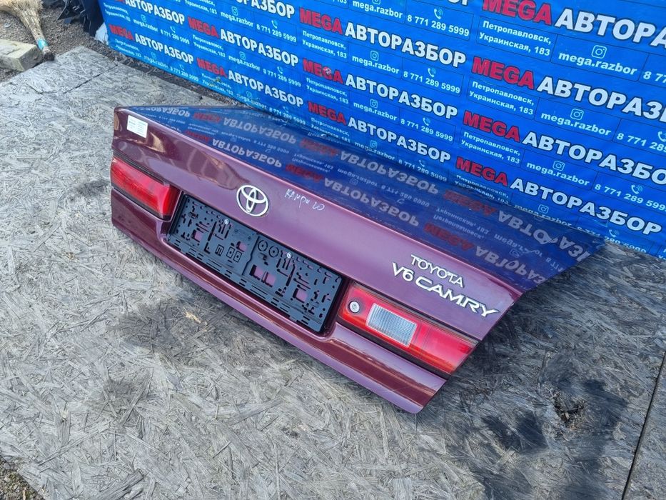 Кришка богажника camry 20.
