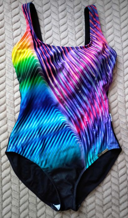 Продам купальник