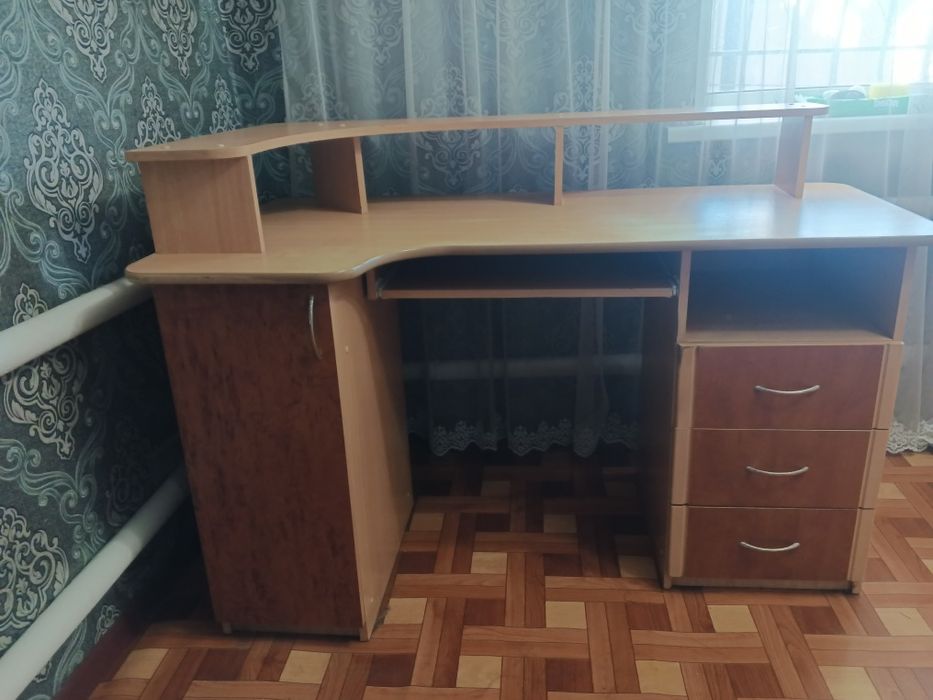 Стол компьютерный + полка