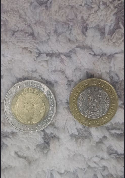 Продам две монеты за 3000