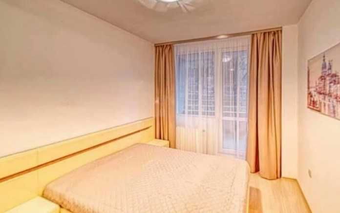 Дава се под наем Тристаен апартамент в София, Изток - 100 кв.м за 1000 € - Снимка #3