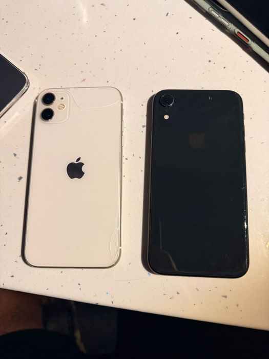 Iphone 11 white ,128gb , Iphone Xr black , 128gb