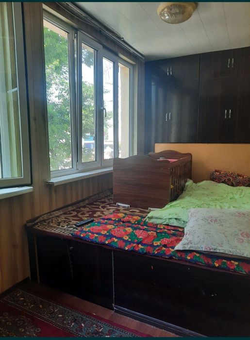 4 xonali Kvartira sotiladi