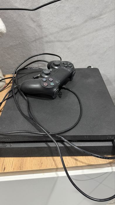 Продам Ps4 на 1 Tb в отличном состоянии