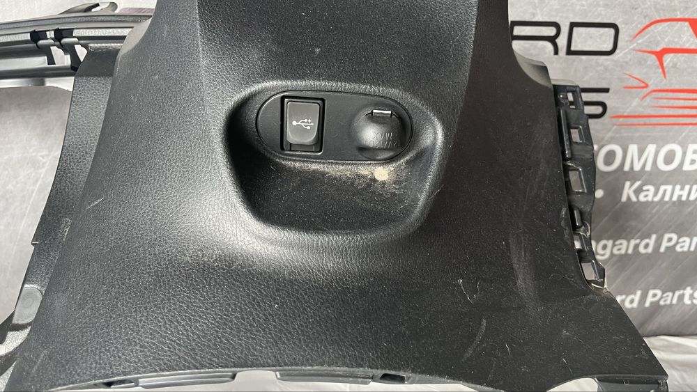 Долна част на табло Toyota Yaris 2015-2018