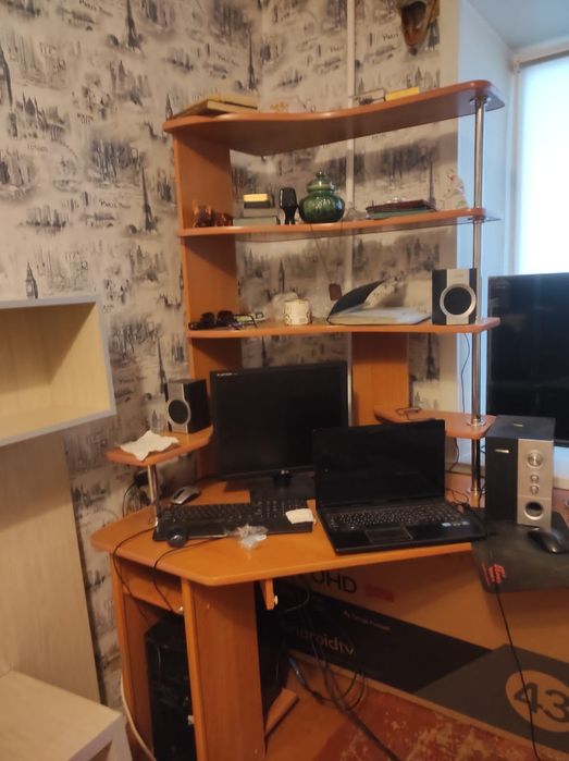 Продам стол компьютерный