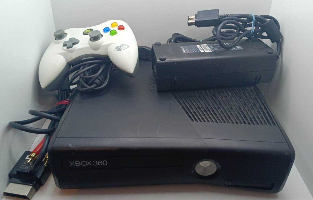 Consola XBOX 360 S 4GB - SN 465503511605 (010)