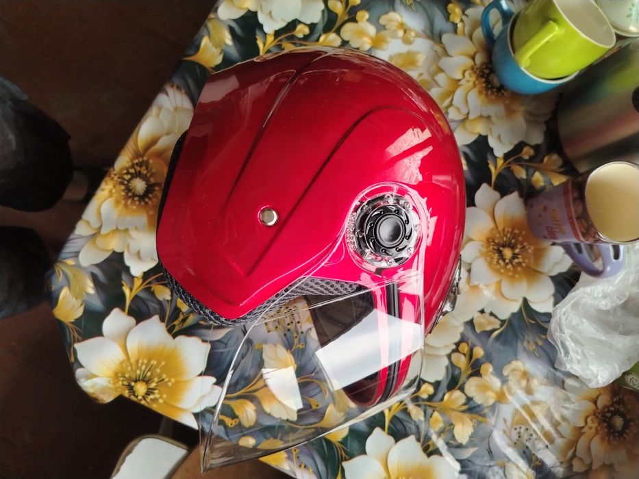 Продам мото шлем.