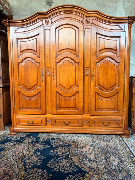 Масивен дъбов гардероб