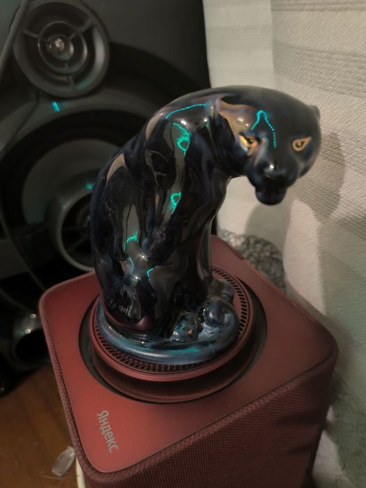 Фарфоровая статуэтка.