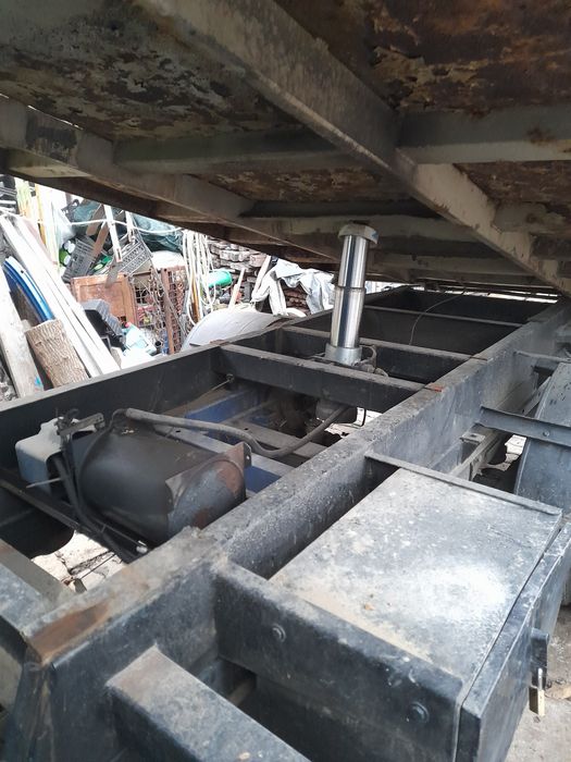 Vand mercedes benz vario basculabil 3 parti ,3,5 t original di