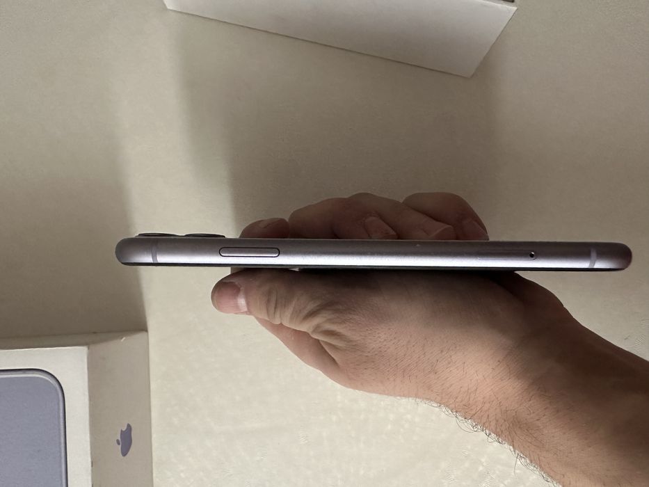 Продам iPhone 11 , срочно