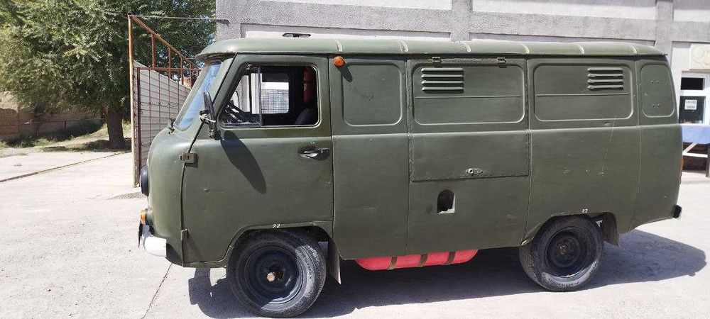 UAZ furgon sotiladi
