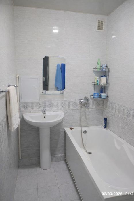 Parkent bozori yonida, 3 xonali kvartira sotiladi, 4-qavat