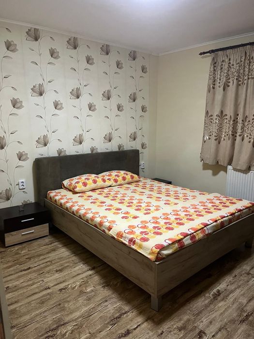 Închiriez apartament