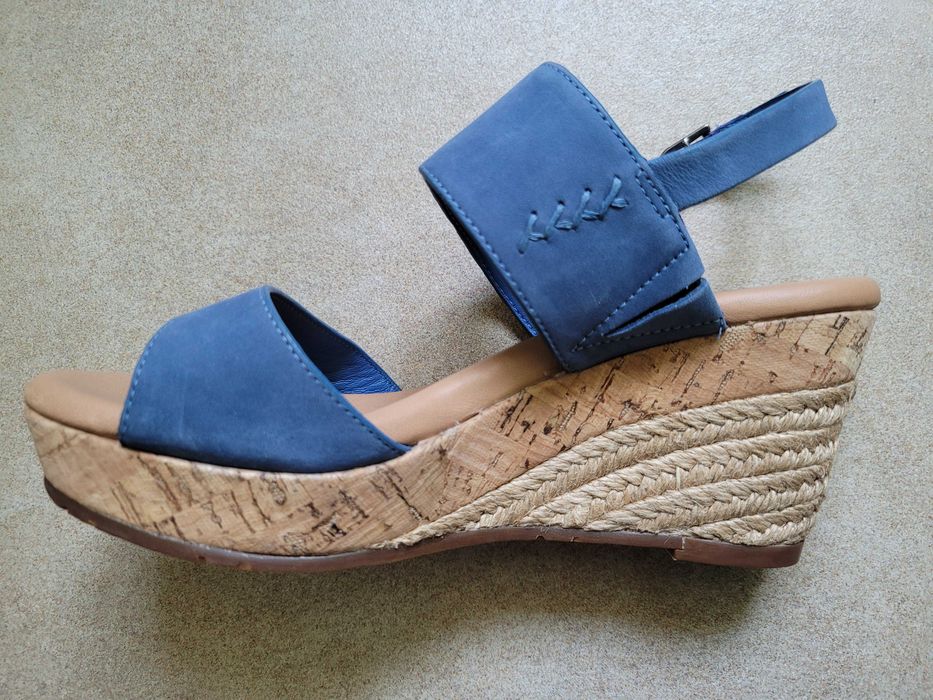 UGG нови сандали с подарък втори чифт на ТОП цена