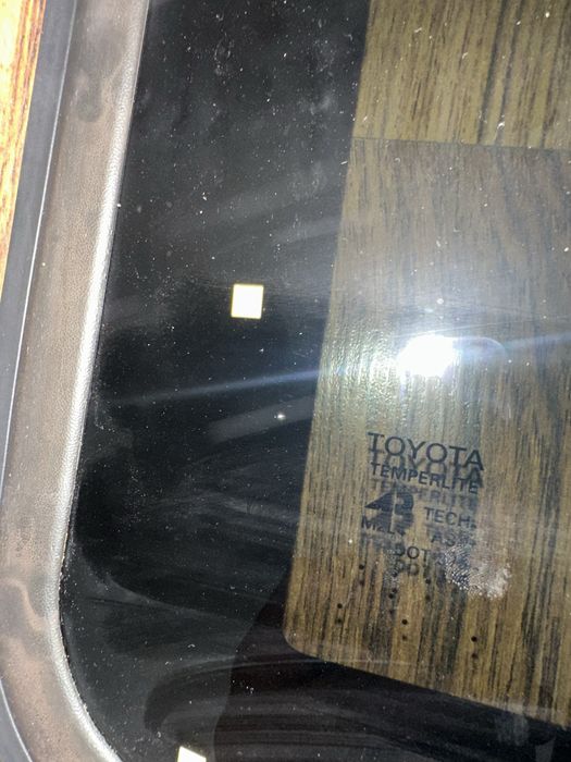 Стекло люка Тойота  Секвойя