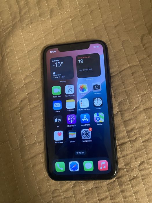Продаю айфон 11  идеале 64гб