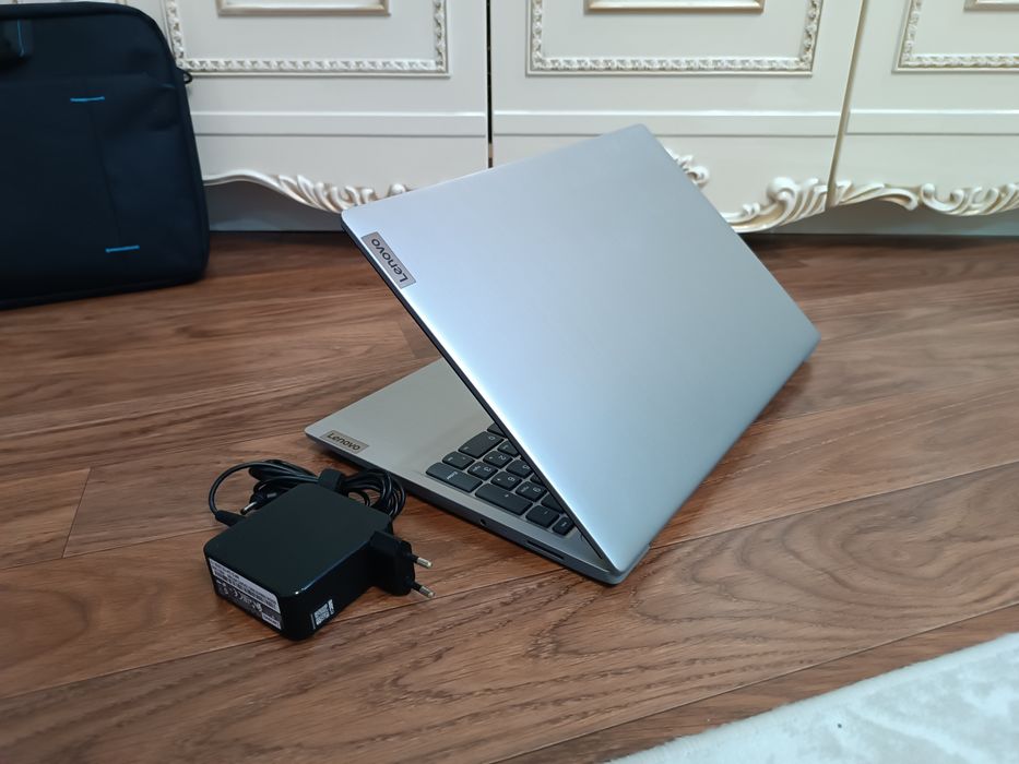 Современный НОУТБУК Lenovo Core i3-10thGen.