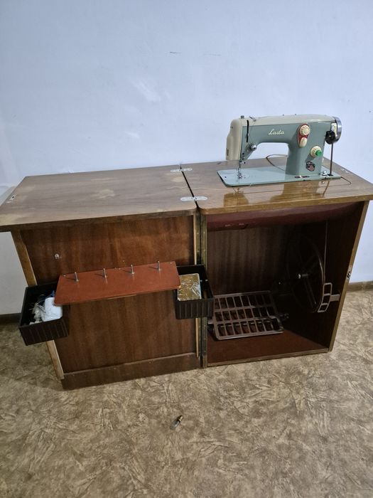 Продам швейную машинку