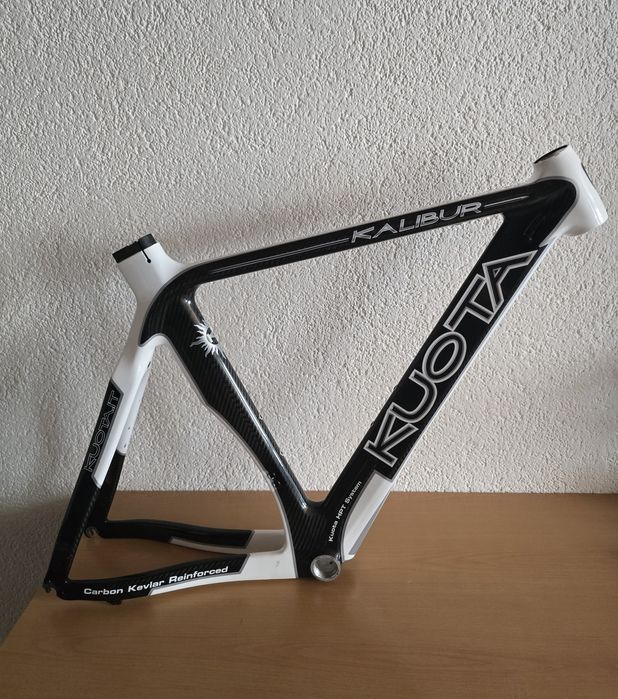 Cadru Kuota carbon-kevlar.