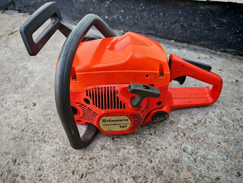 Drujbă Husqvarna 137