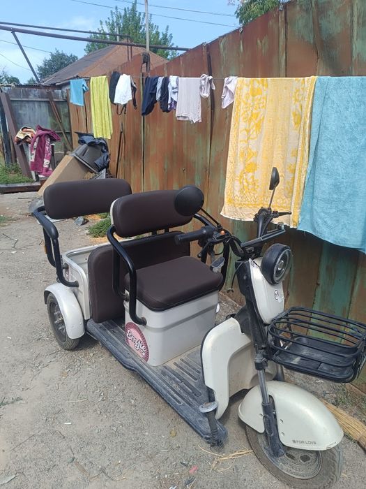 Трицикл ,трёхместный