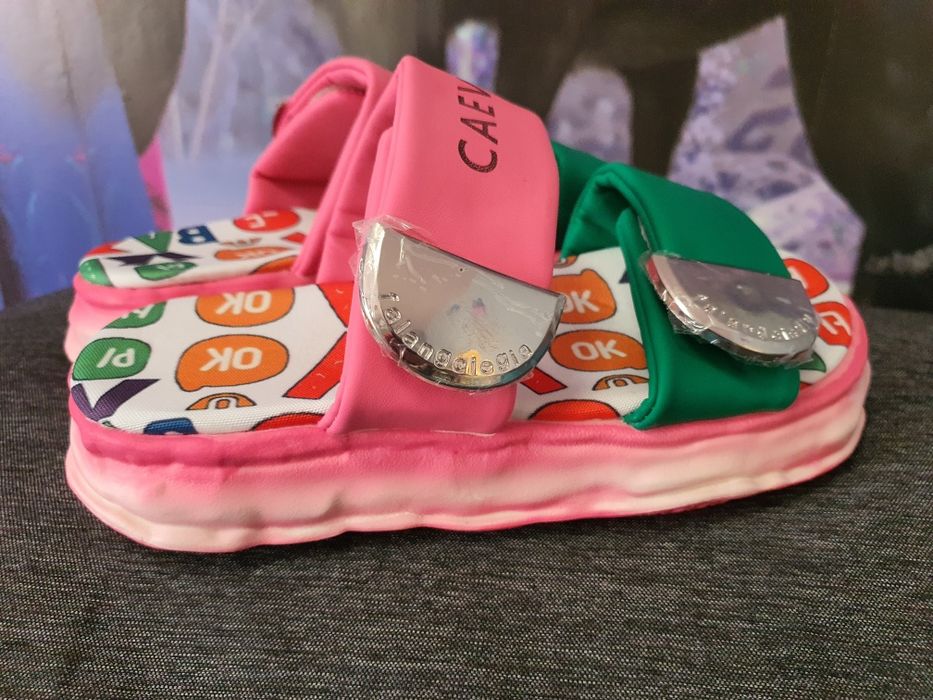 Интересни дамски чехли