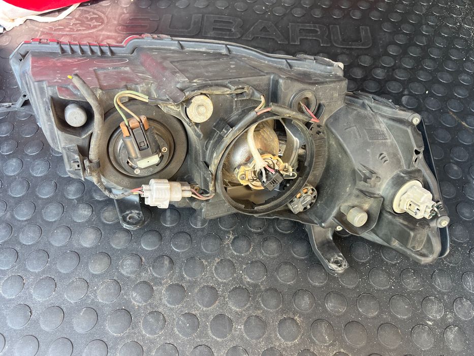 2006-2007 Субару Аутбек , Легаси  ляв фар