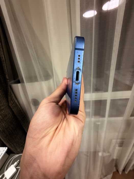 продаю айфон 13 на 128 гб