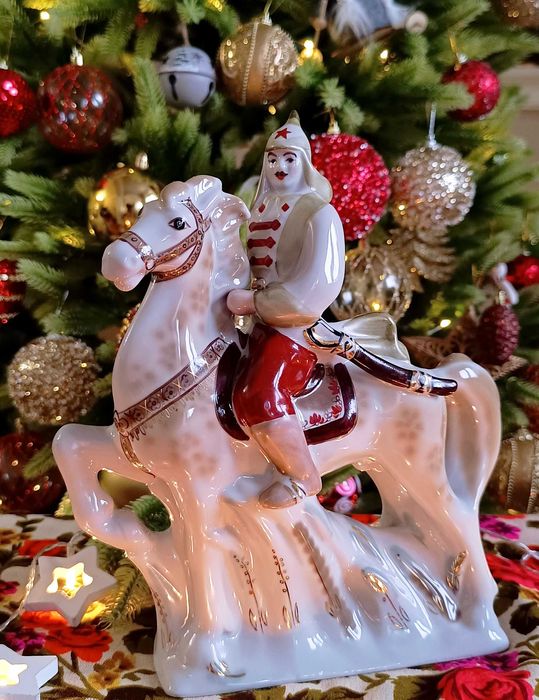 Фарфоровая статуэтка красноармеец на коне