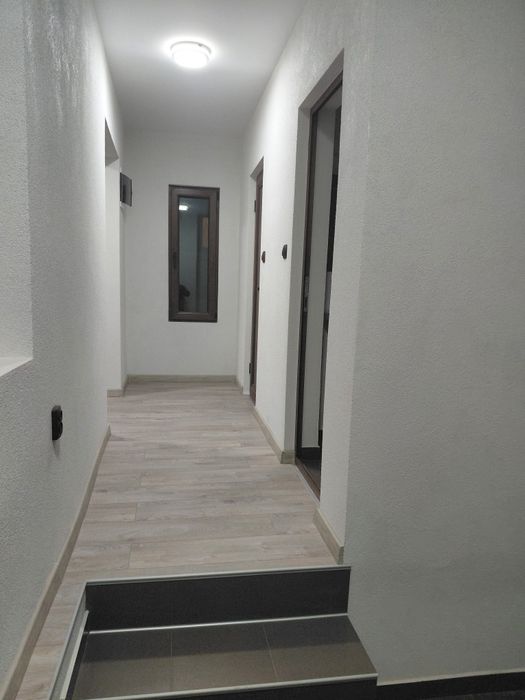 Къща с двор и гараж