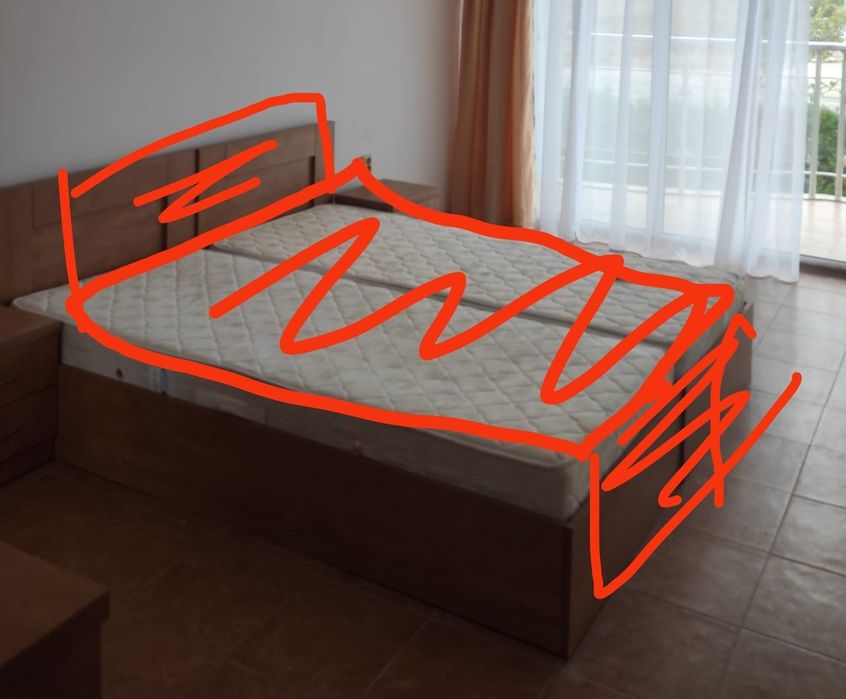 Спалня с матрак  и две нощни шкафчета