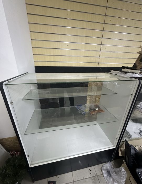 Витрины продам торговые