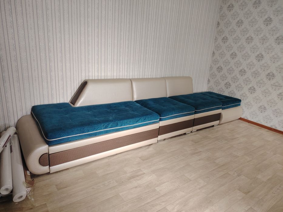 Срочно продам Диван в отличном состояный