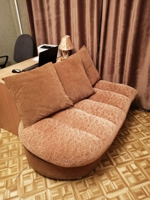 Продается тахта с подушками