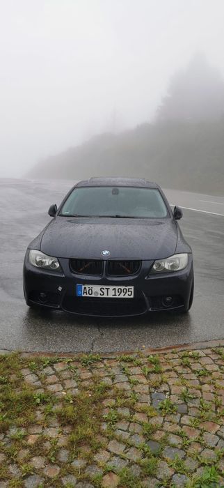 Vând BMW E90 320i