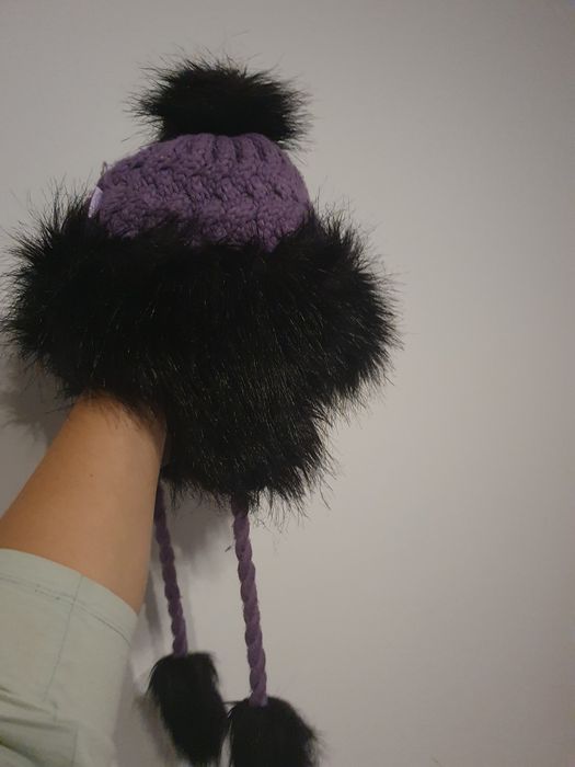 Caciula blana noua superb interior calduros pt dama