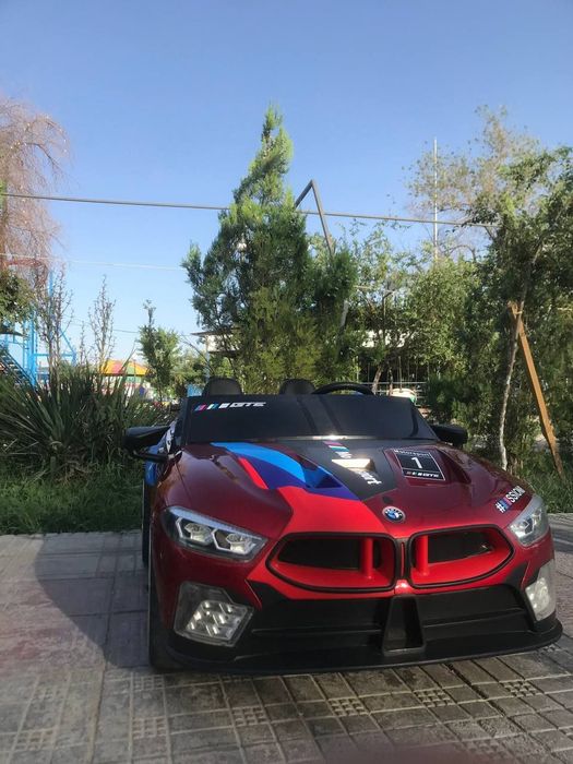 BMW bolalar mashinasi