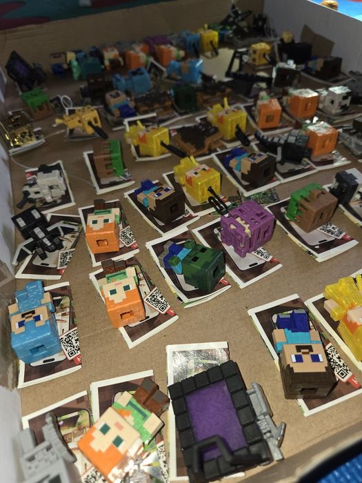 • Figurine Minecraft Kinder Joy 2026 cu hârtie și sfoară – La alegere