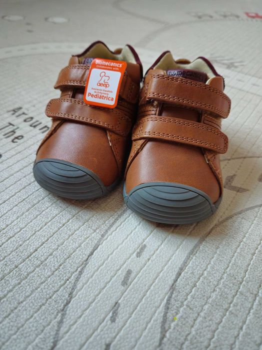 Нови обувки Biomecanics номер 19, вкл. и за прохождане