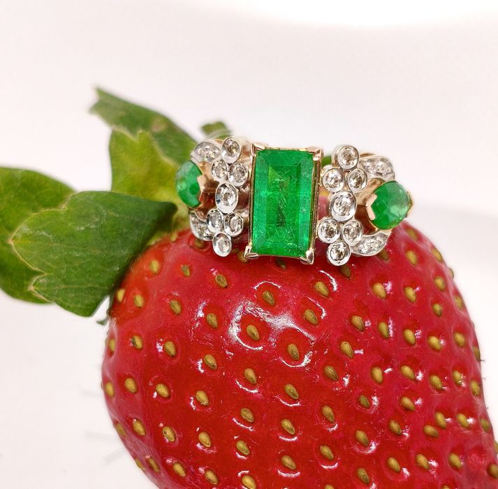 Золото с бриллиантами и изумрудами