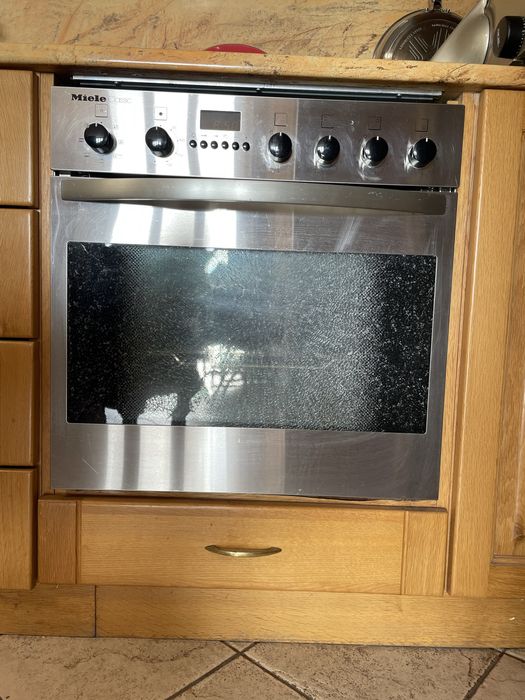 MIELE фурна с керамичен плот