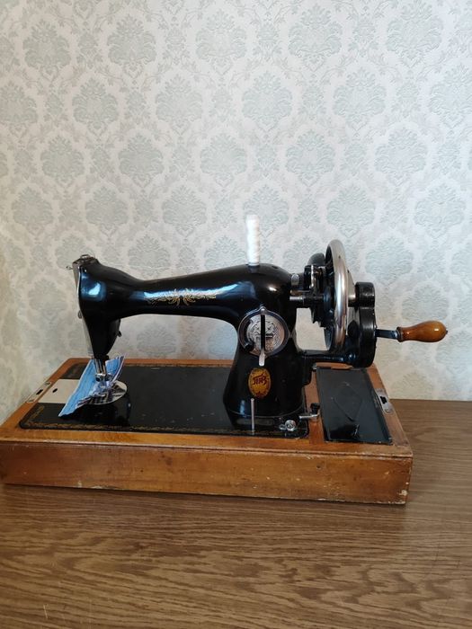 Продам швейную машинку