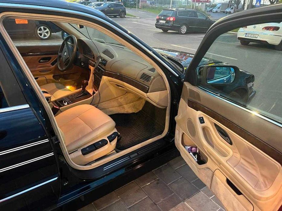 BMW E38 V8 Vehicul istoric