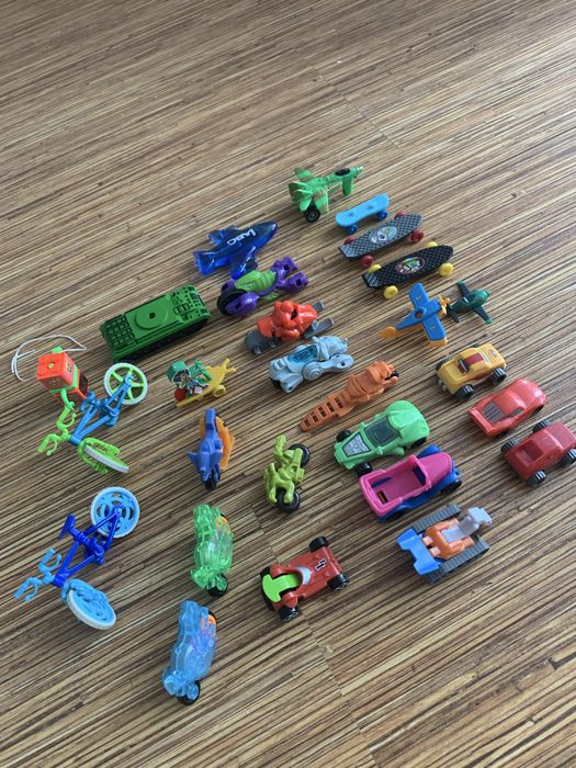 Киндер игрушки.