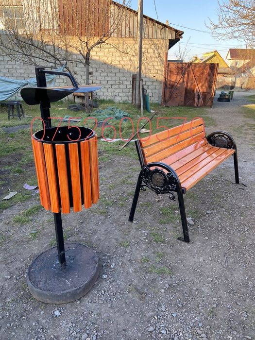 De vânzare, set,masă cu 2banci, la un preț foarte mic