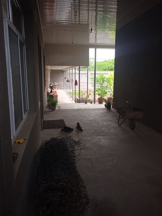 6 sutuqli uy sotiladi