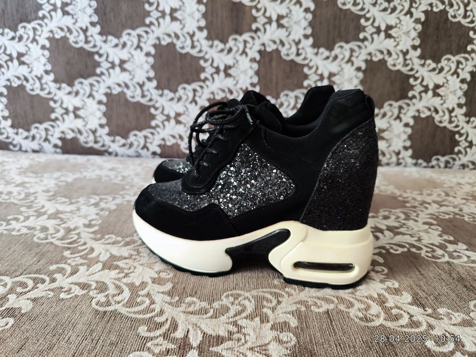 Маратонки, сандали, ботуши  37 номер