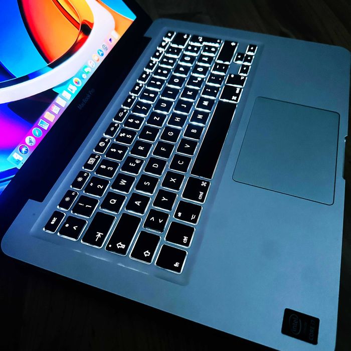 Laptop Apple MacBook Pro, IntelCore i7, SSD 256GB, Tastatura Iluminata